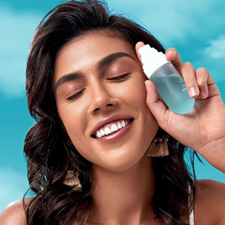 اسپری فیکس آرایش شیگلم حاوی رایحه نارگیل