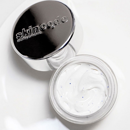 کرم روز سلول ساز SPF15 اسکین کد